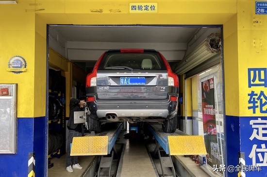 轮胎作业</p><p>　　北欧旗舰SUV-XC90更换固特异轮胎小记 御乘系列不止静音