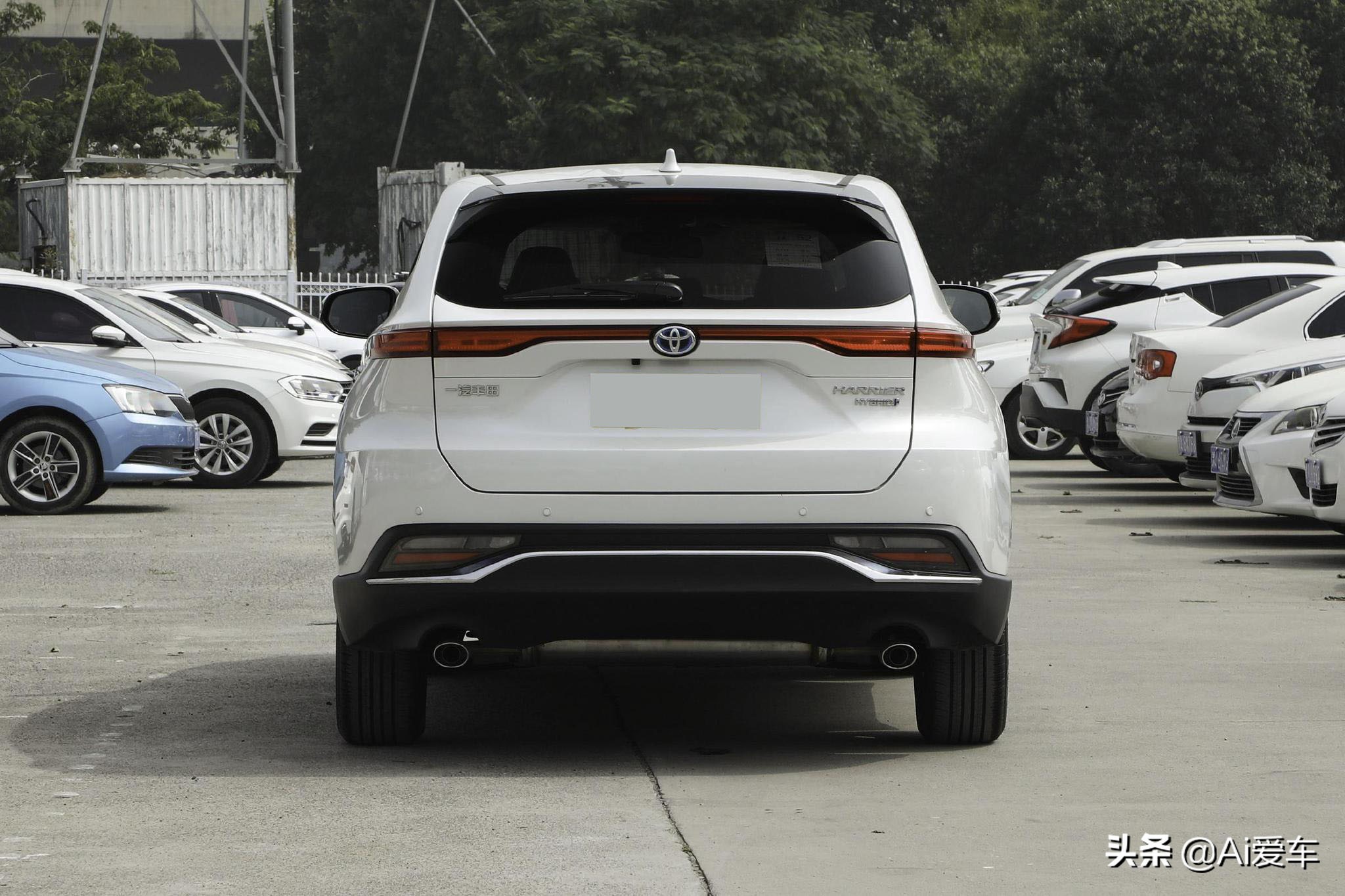4.5L油耗，丰田新款家用SUV，外观新潮内饰高档，实拍凌放HARRIER