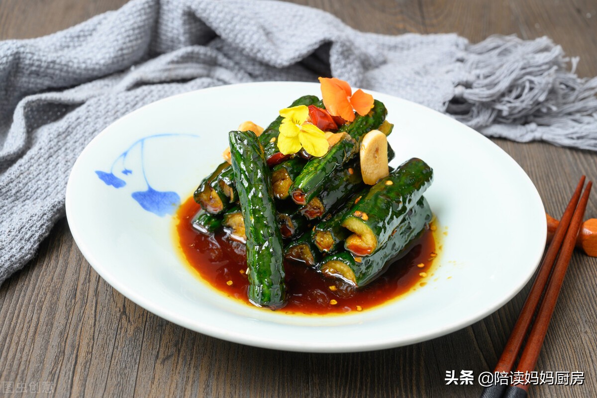 腌黄瓜怎样做才能又香又脆长久不坏呢？教你做的这个方法