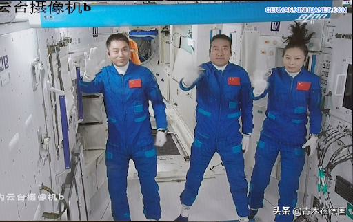 ��ý���й����½����ġ��Ĵ�ԭ�򡱣������Ƽ���ͷ��ʼģ������