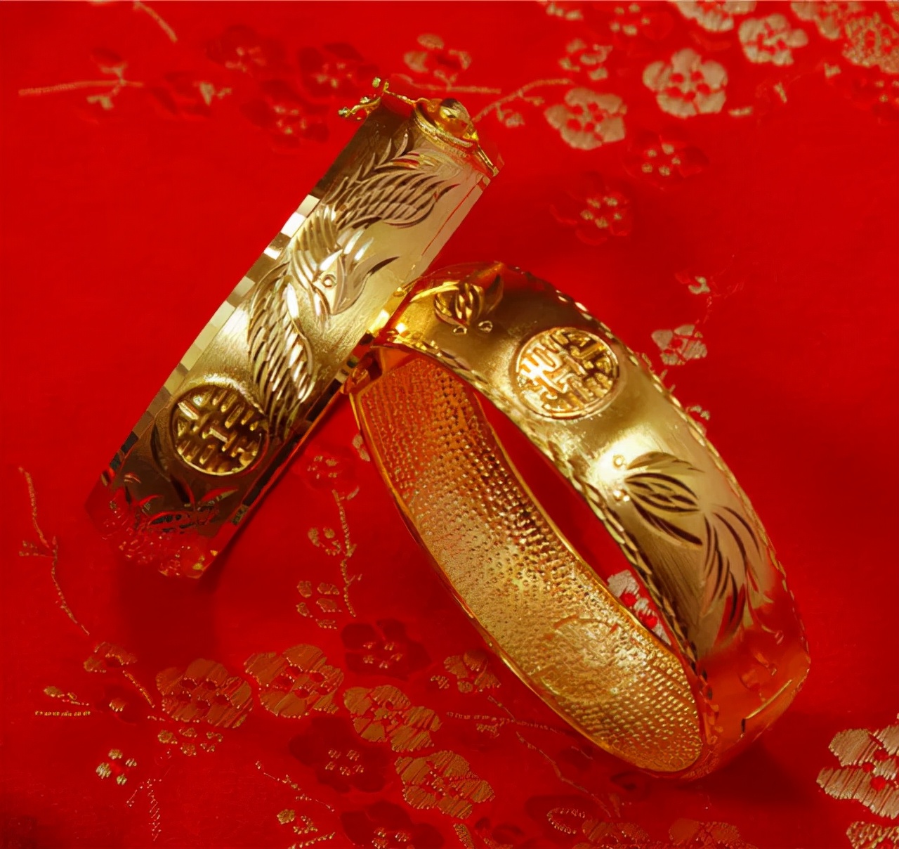 最經(jīng)典的7款黃金手鐲該怎么搭配？選對時尚翻倍