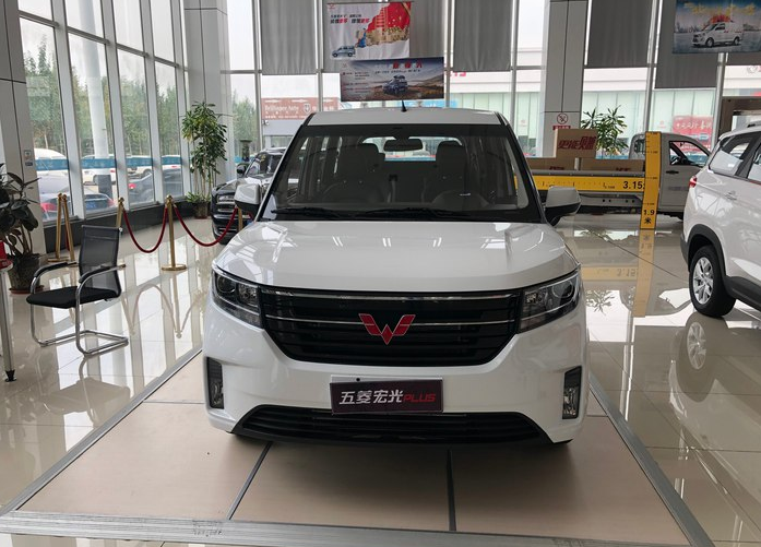 纵置后驱宽体神车，配250N·m，满油可跑730km，顶配都不到8万