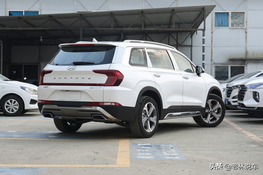 中型SUV胜达“跳水”，最高降5万，这价格不考虑汉兰达
