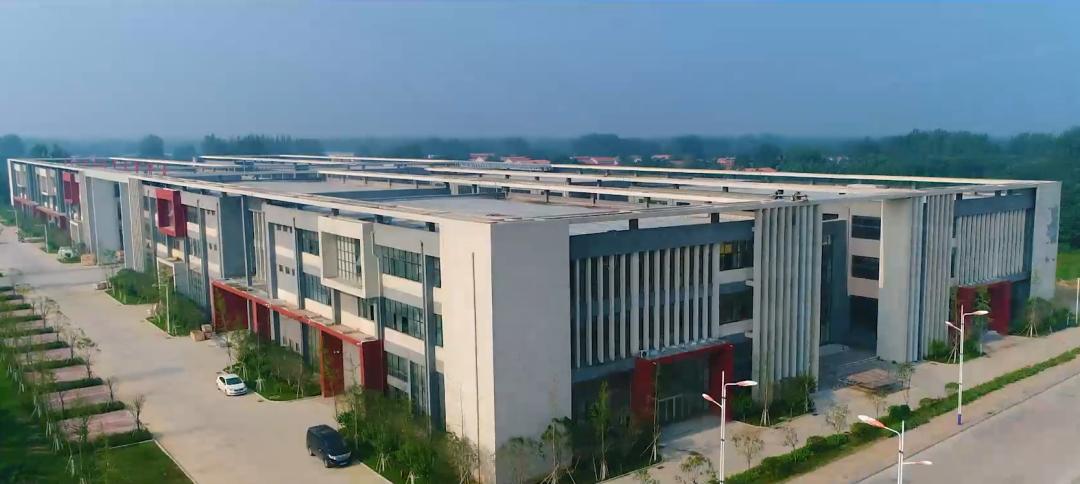 谁这么大面子？让县委书记、县长来当“服务员”