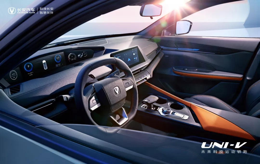 长安UNI-V全球首发亮相，“未来科技运动轿跑”超感驾临