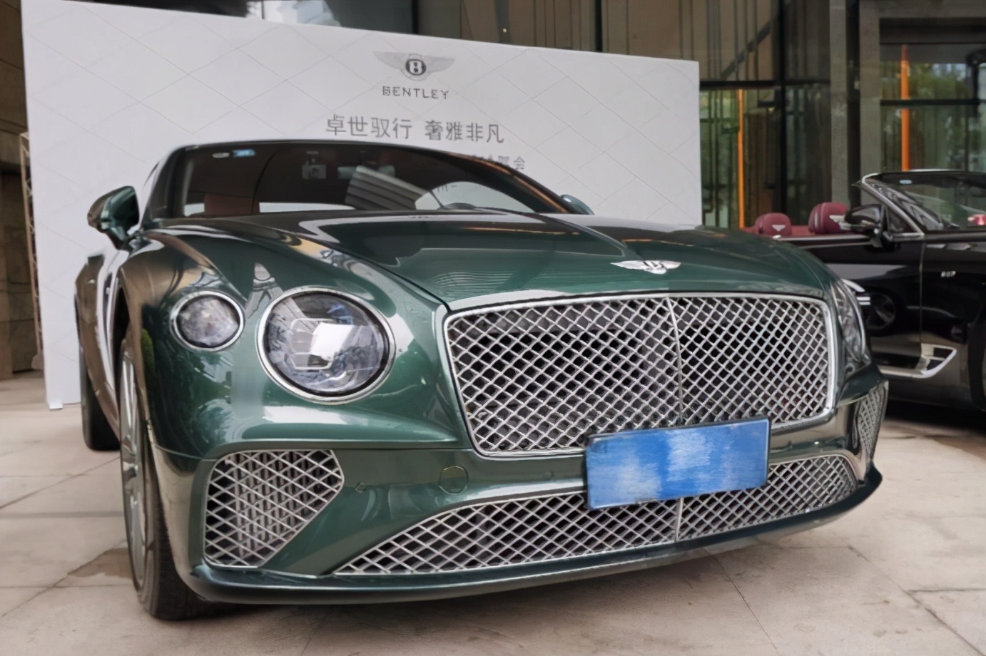 试驾最贵的GT跑车——欧陆GT，自动递安全带的那刻我爱了