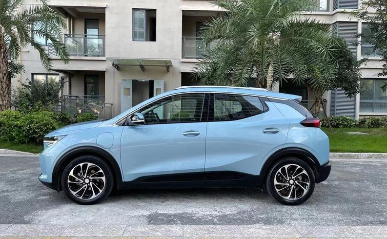微蓝7：实拍652E 互联智慧型，续航500km，定位小型纯电动SUV！