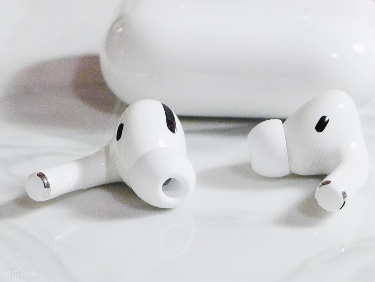 蘋果藍牙耳機使用說明，調音量充電的步驟詳解？