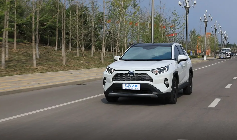 可靠耐用又省油的“持家男”深度试驾2020款丰田RAV4荣放