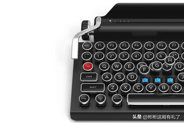 几把国外的复古机械键盘，还有国货杜伽FUSION