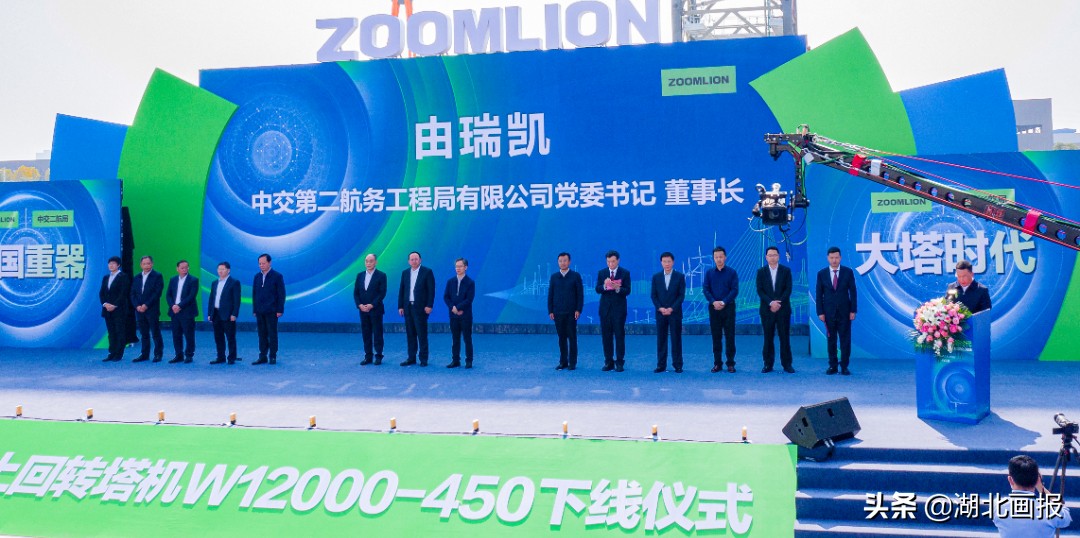中交二航局打造的全球最大上回转塔机正式下线
