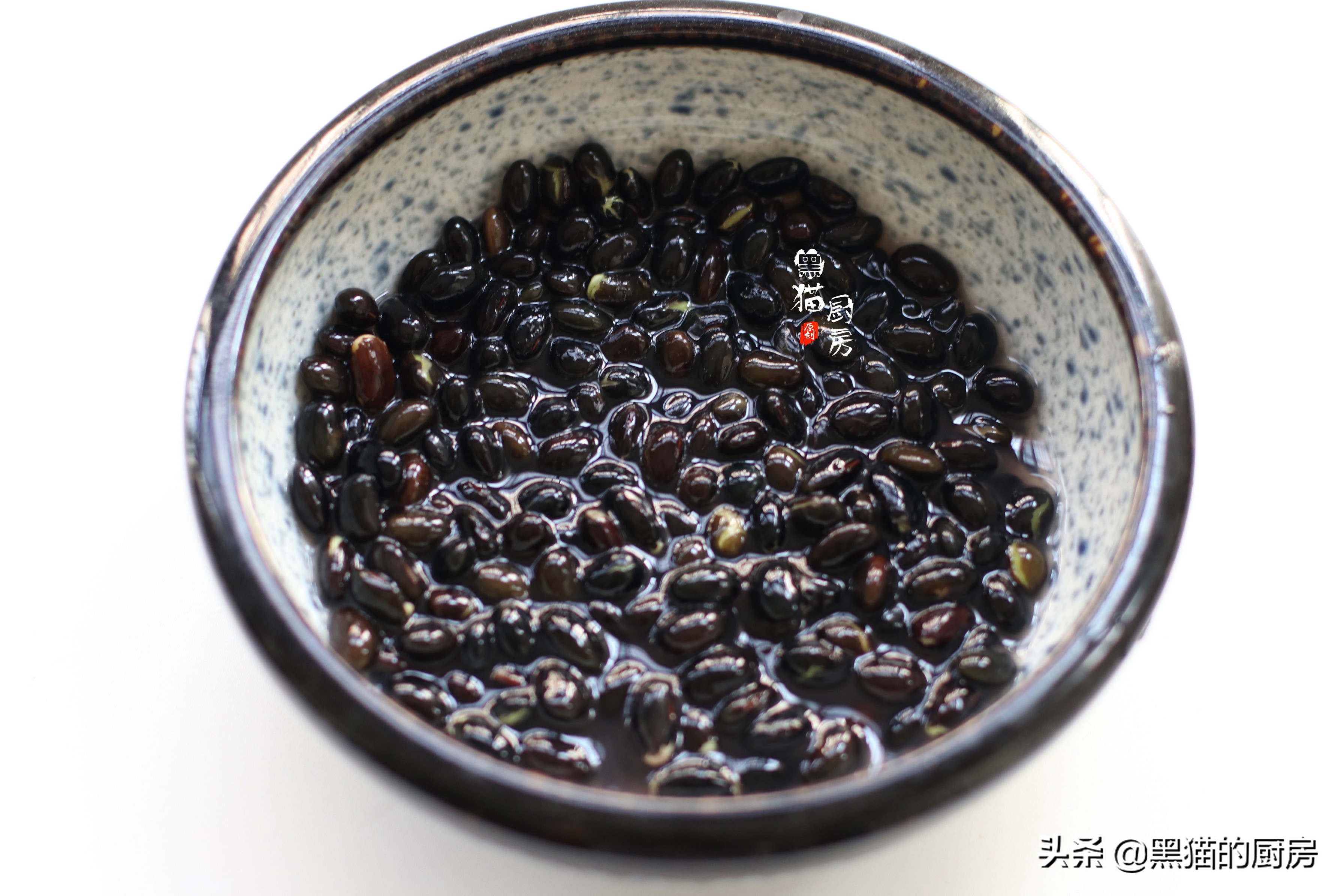 人到40多吃黑豆，别只会用黑醋泡，春天我常这样煮，越简单越好