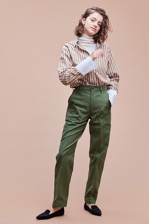 军绿色裤子被低估了,会穿才知它是"王者"级别,造型美得不一样