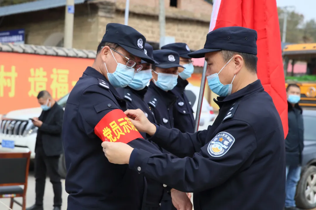 甘泉公安：抗疫一线党旗红 勇担使命践初心