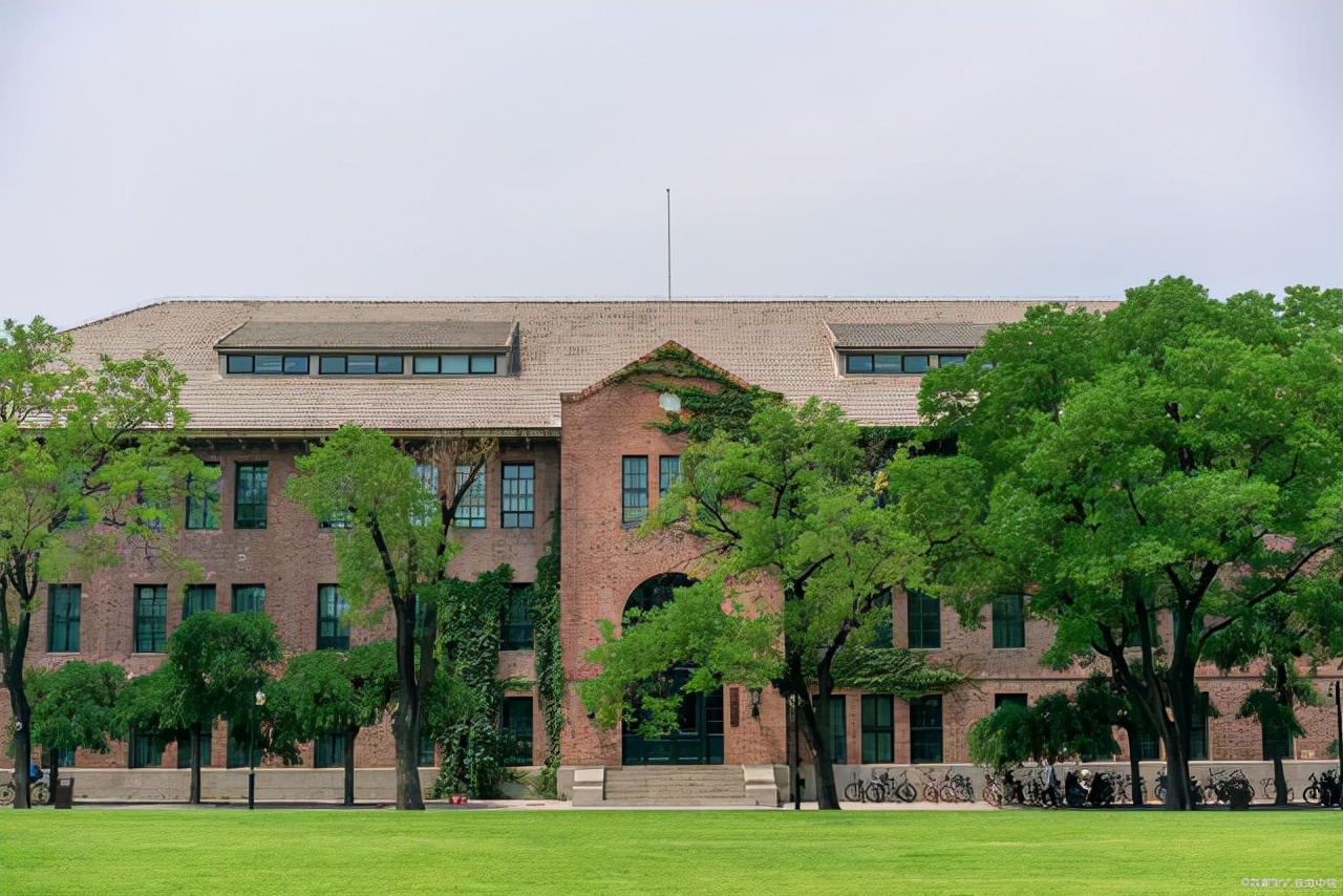 清华北大学霸被人民日报点名，毕业后“委身”游戏主播，不丢人