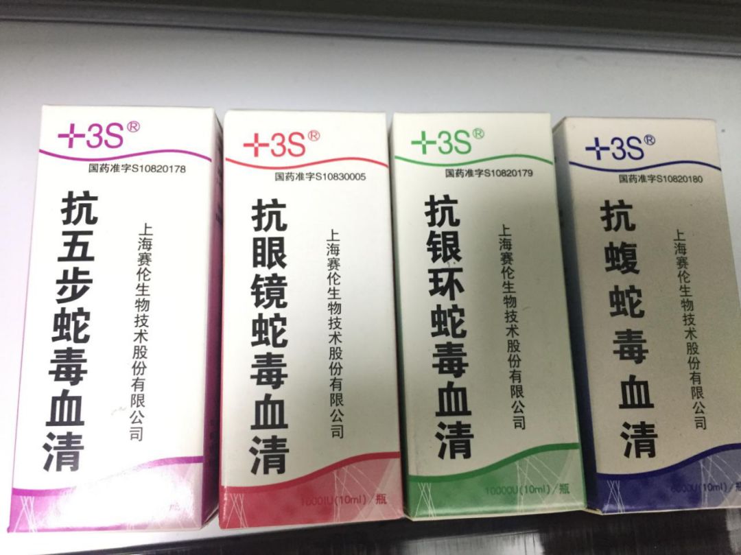 浙江一男子被毒蛇咬伤，30多秒的自救过程，堪称教科书级别的典范