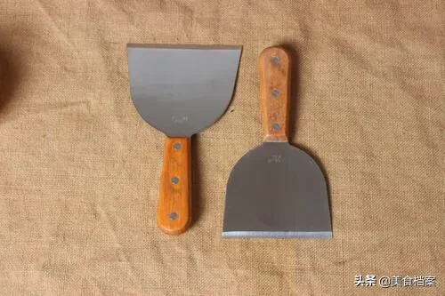 山东煎饼卷大葱的正宗家常做法,传统手工制作这些工具你认识吗?