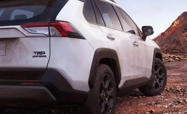 试驾丰田RAV4 TRD越野版，看完评价后你还会带它去越野吗？