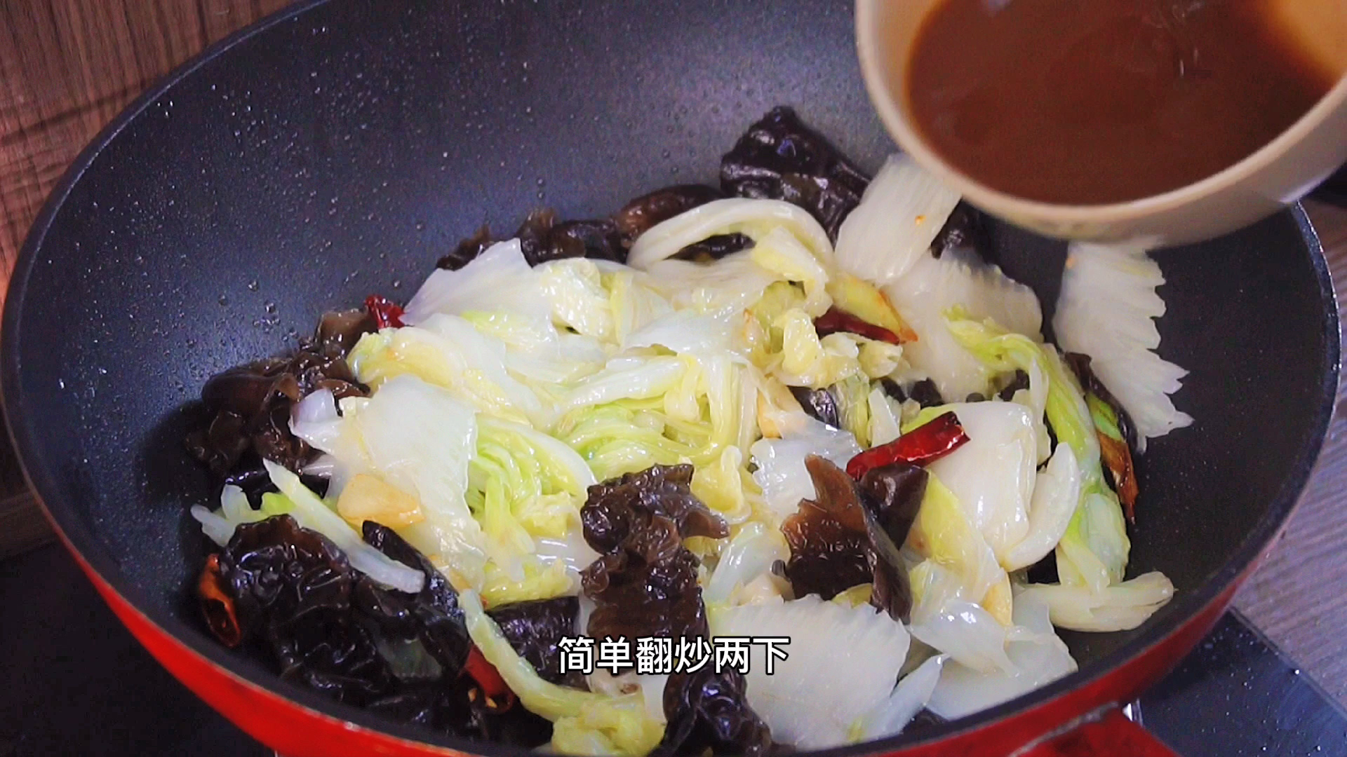 木耳和它是绝配，入冬后要常吃，营养健康又下饭，吃一冬天都不腻