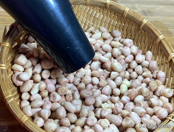 今天才知道，炸花生米别先放油了？教你一招，花生米粒粒嘎嘣脆