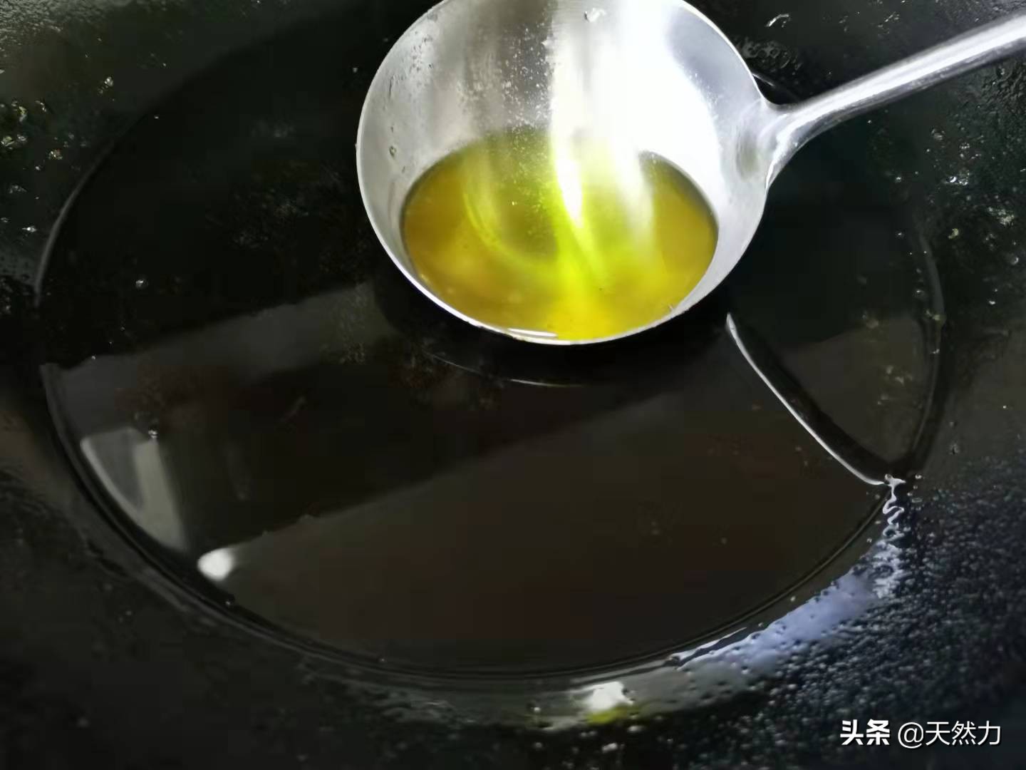 饭店的洋葱拌木耳是怎么做出来的，告诉你步骤和技巧，收藏好哦