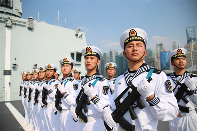 tips:中国人民解放军海军,现役军人约24万人,舰船300余艘,飞机600余架