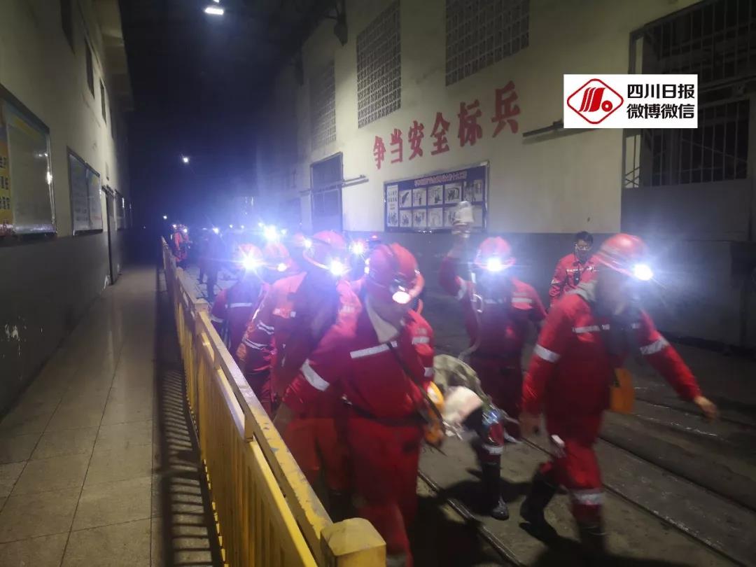 13名矿工被困86小时后全部获救，竟靠一张小纸条