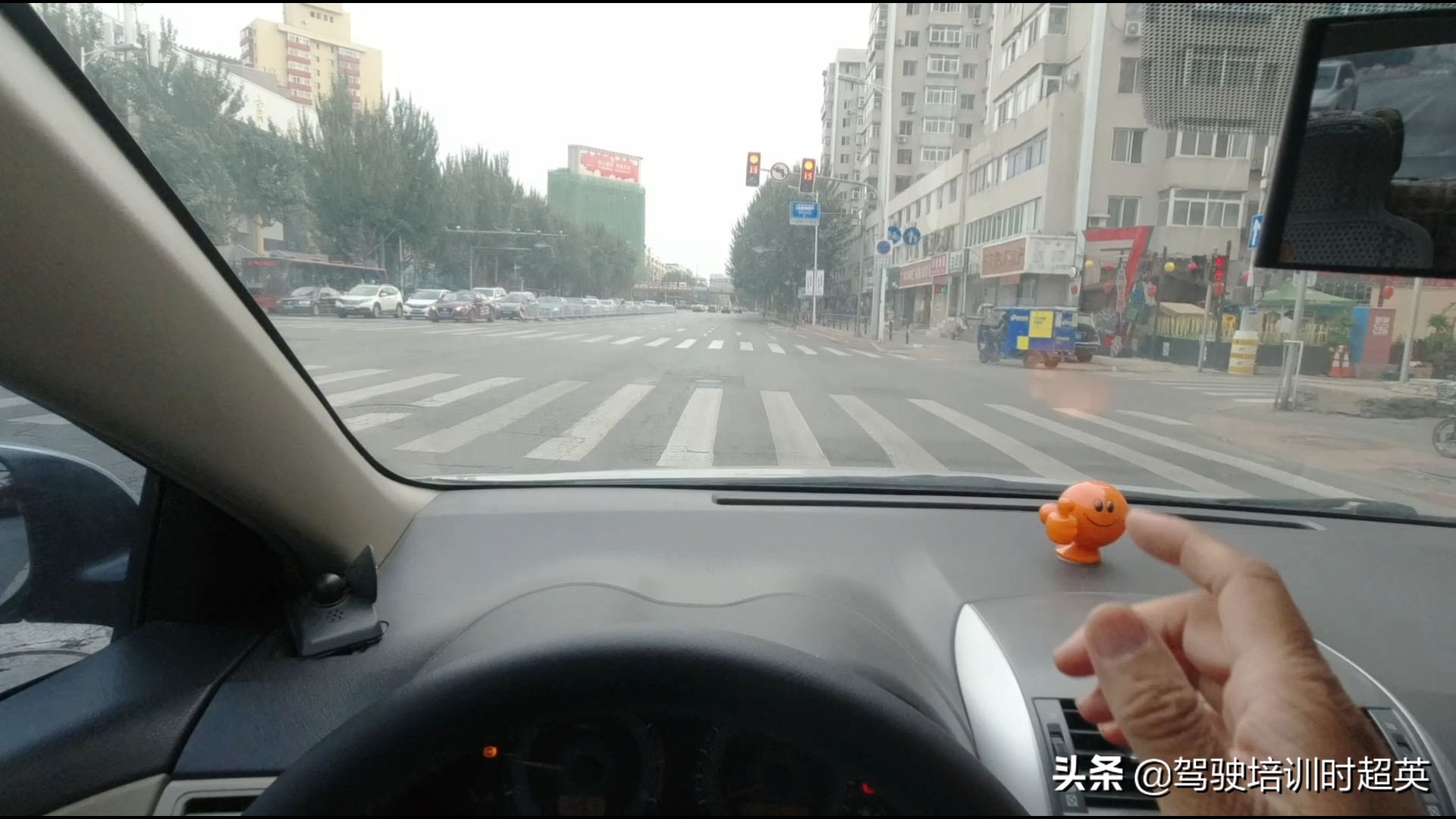 怎样驾车通过路口