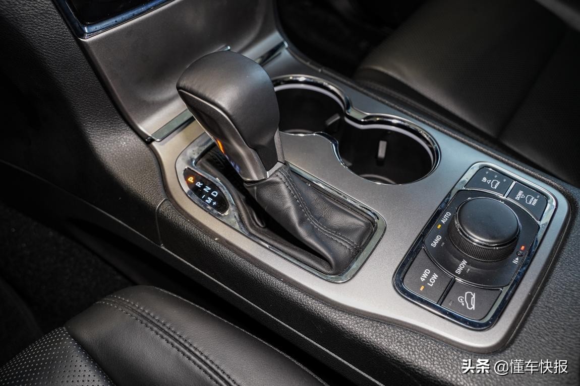 懂车探店：专业四驱搭配V6动力，40万即可入手进口Jeep大切诺基？