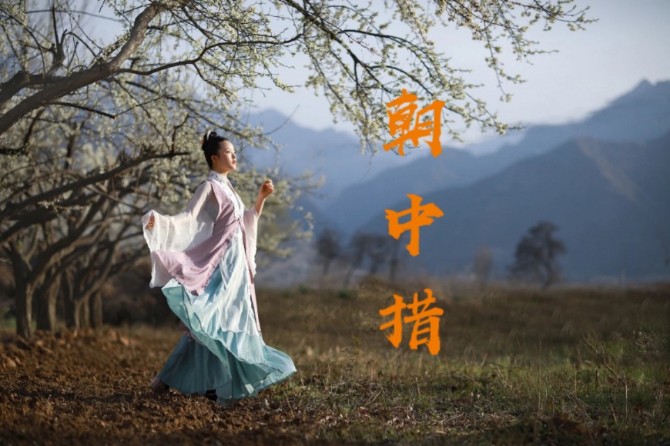扃字读音解析：扃为jiǒng，意为窗户或门，常用于古诗词中描绘景致。