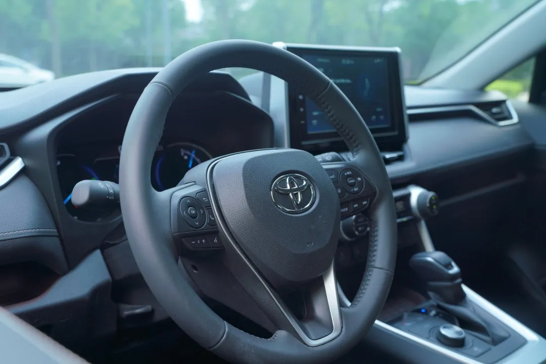 可靠耐用又省油的“持家男”深度试驾2020款丰田RAV4荣放