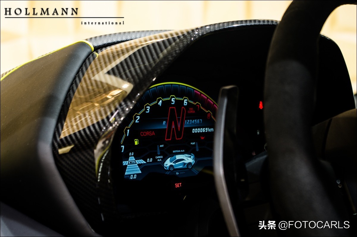 实拍</p><p>　　2019款兰博基尼 Aventador SVJ，770匹圈速之王，喜欢吗？