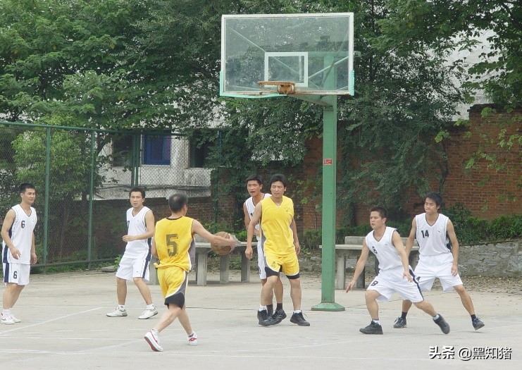 铜陵在线篮球队发展初期，我们走到一起来，夹缝中求生存