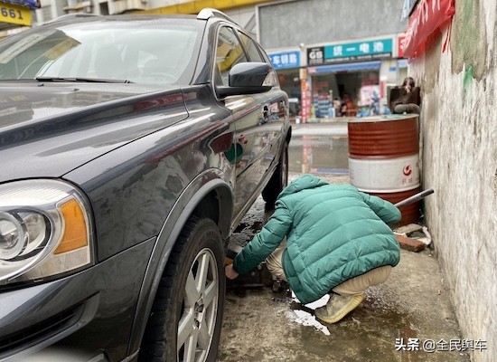 轮胎作业</p><p>　　北欧旗舰SUV-XC90更换固特异轮胎小记 御乘系列不止静音