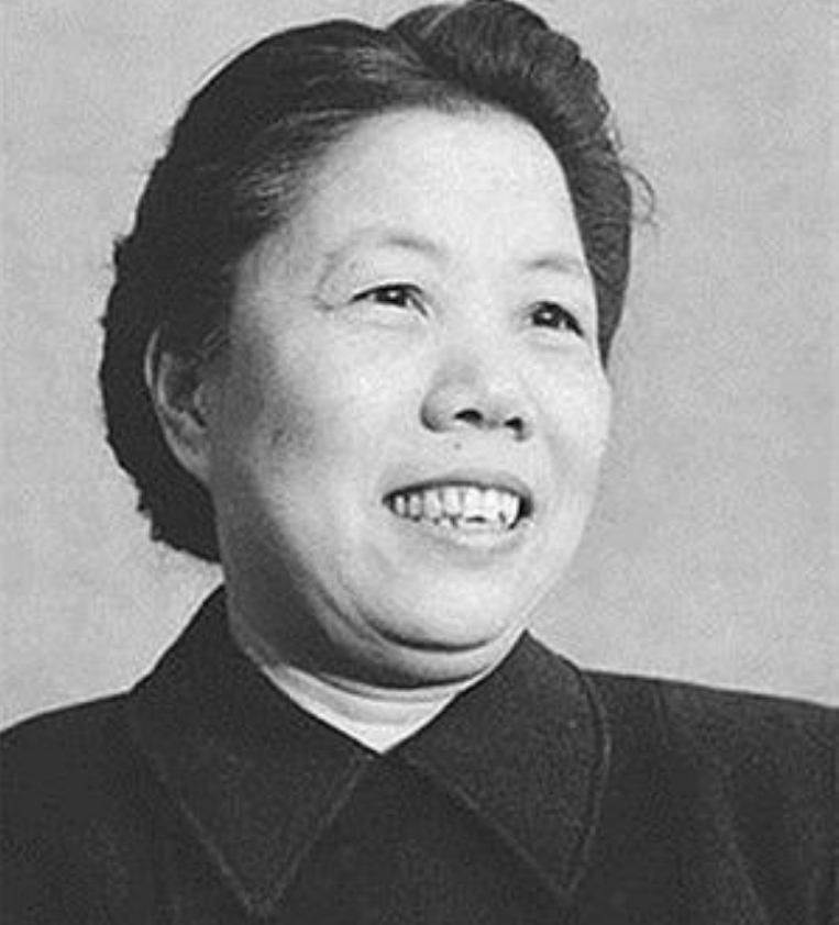 1949年开国大典，周恩来邀请一位美国医生登上天安门，他是谁？