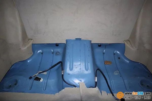 老爷车梅赛德斯奔驰SL500（R107），怎么改音响才好？