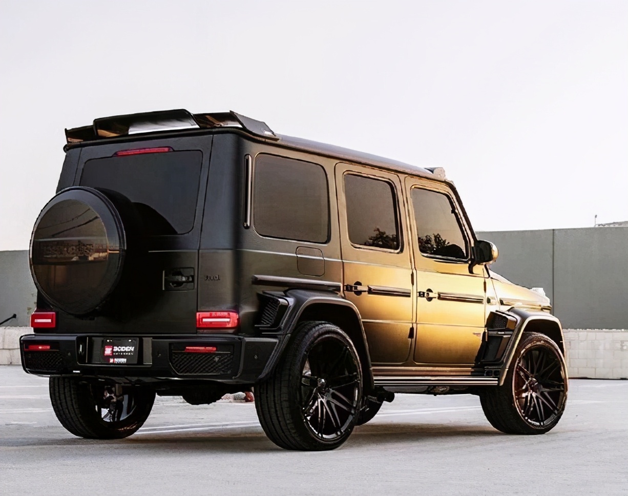 车头挂b字大车标,高达7百匹的奔驰大g,全球限量仅10台