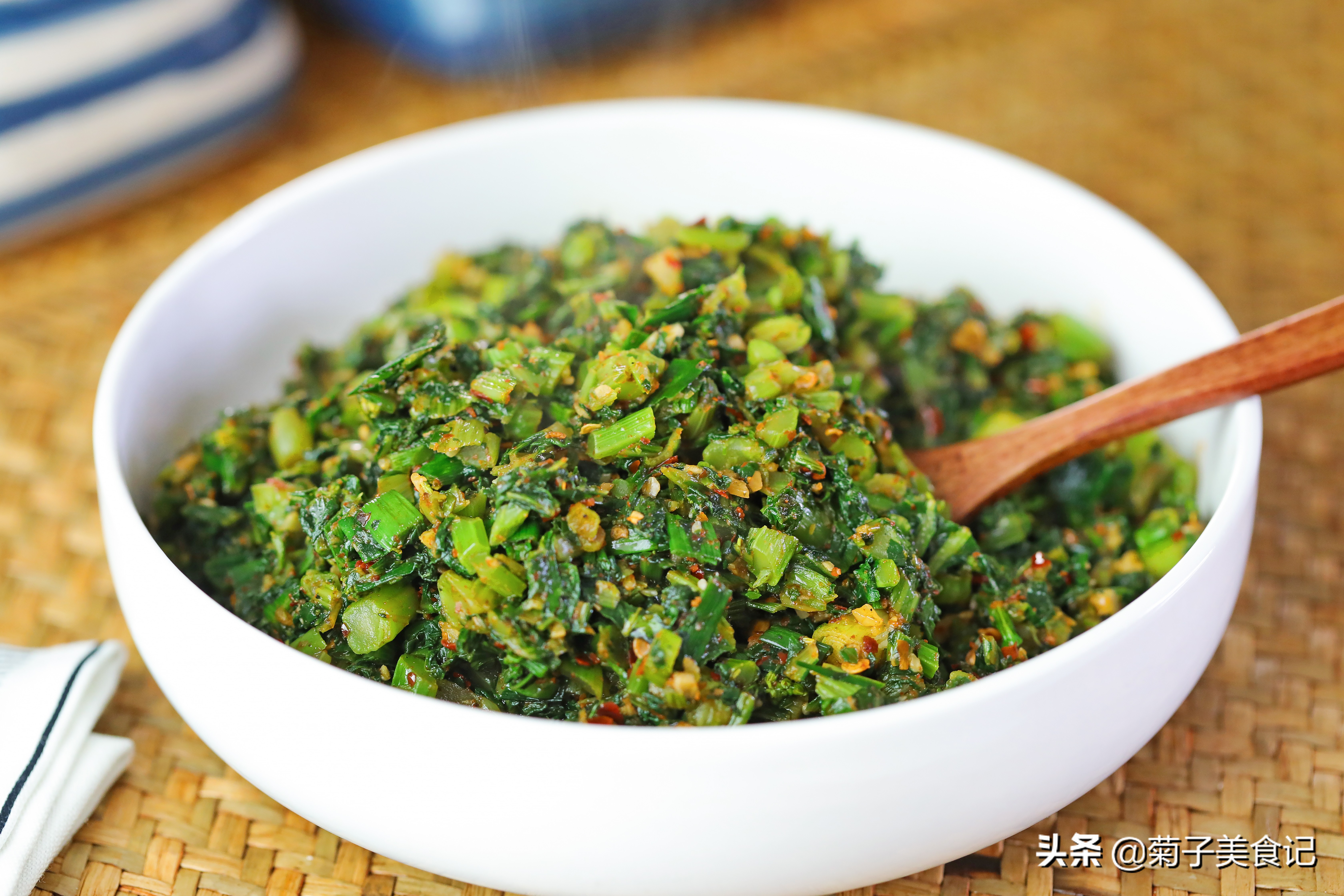 广东朋友爱吃的菜心这样炒，简单开胃好下饭，上桌瞬间就光盘