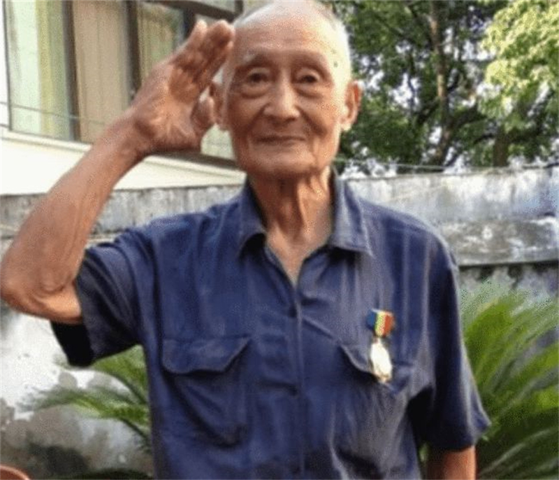 大陆最后3个军统特务，隐姓埋名64年后，在2013年留下一张合影