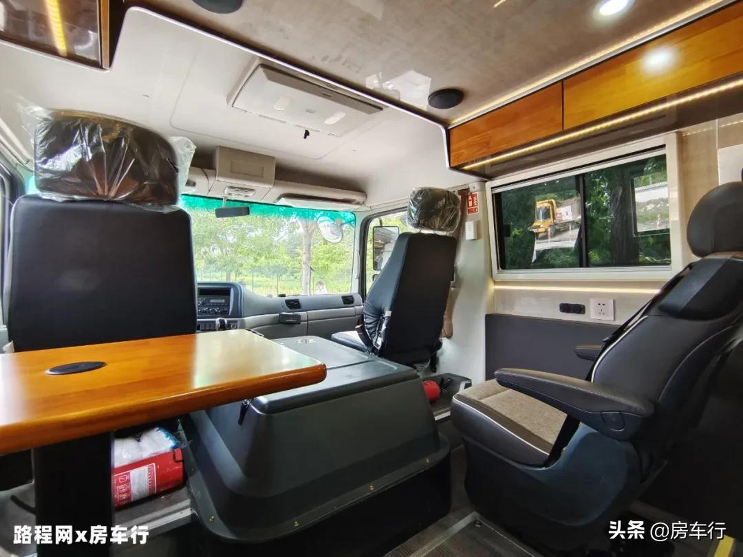 国产四驱，豪横外形，东风挑战者四驱越野房车，试问谁不爱？