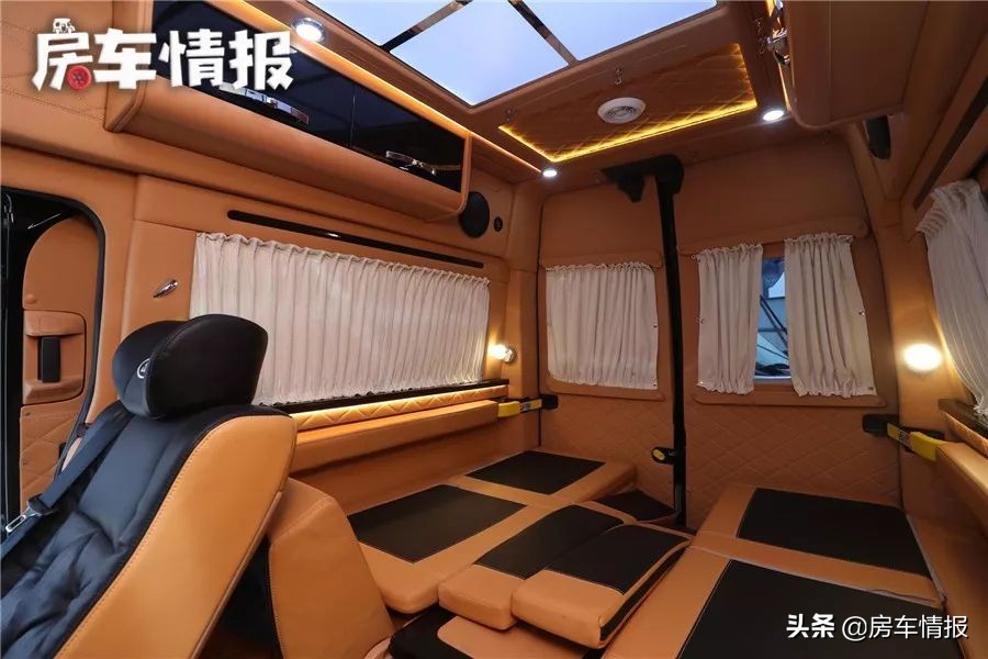 能坐6人的福特商务房车，30多万配航空座椅，内部可变床能住3口人