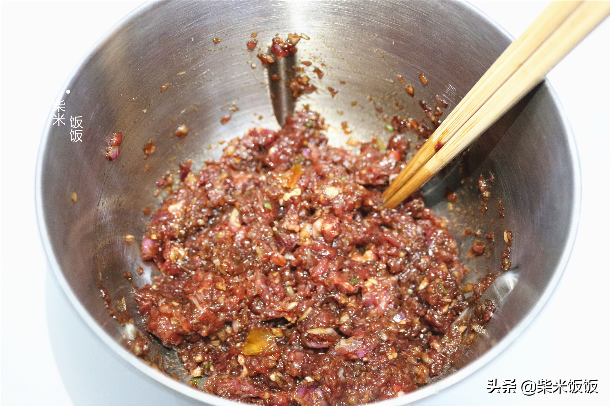 牛肉别总炖着吃了，试试这个做法，咬一口爆汁，早餐吃不错