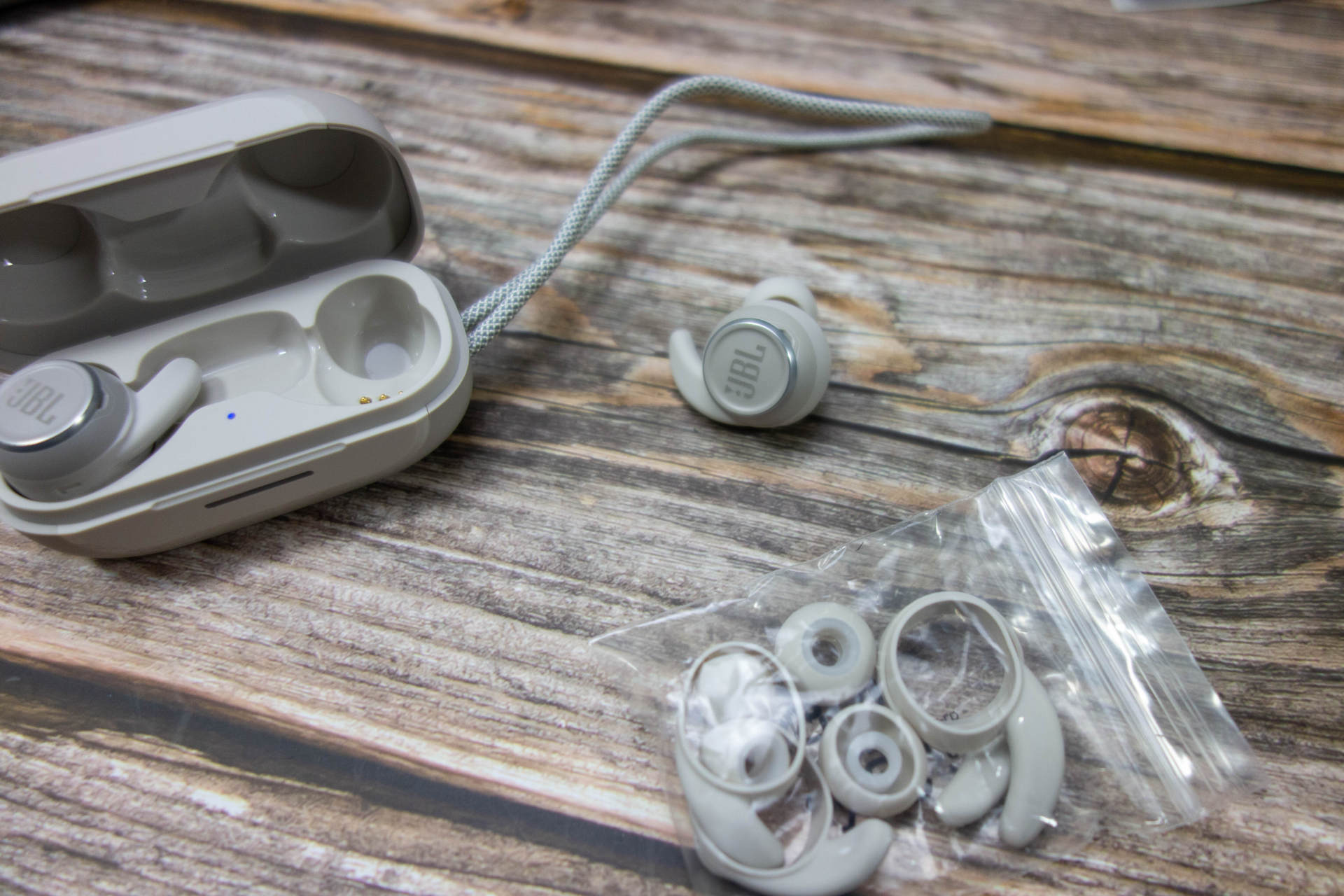 JBL MINI NC主动降噪运动蓝牙耳机：15级可控降噪，智能环境音