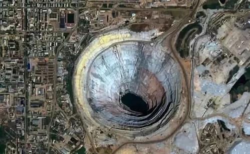 世界上最贵的洞：南非金伯利钻石矿坑，生产了超过3吨的钻石