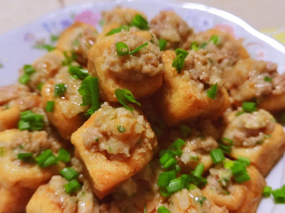 超下饭的油豆腐塞肉，一口一个很过瘾，肉香和豆香结合在一起