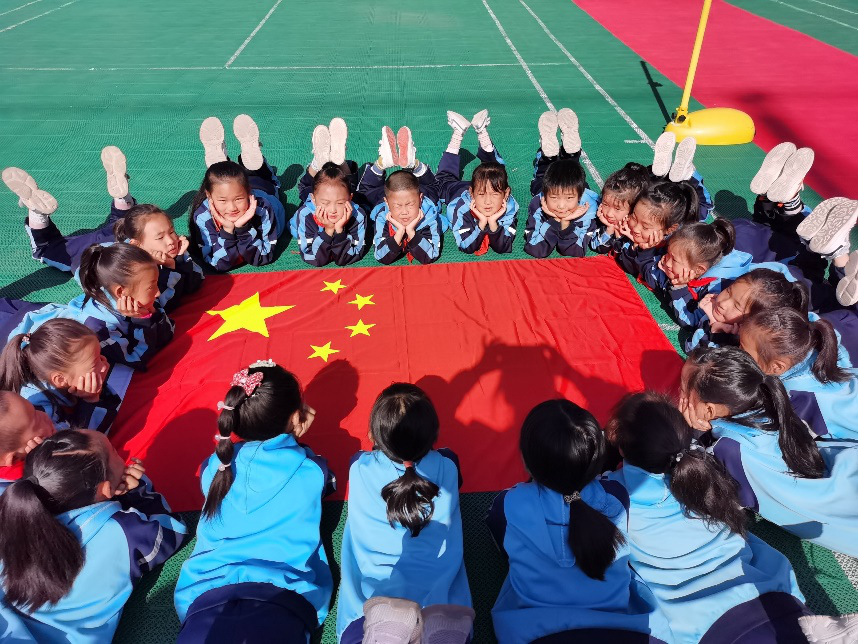 城中区各校组织开展“童心向党，喜迎国庆”活动