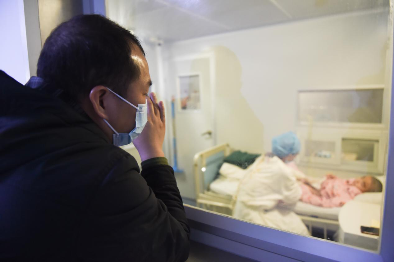 怕妹妹心疼，11岁哥哥为10岁妹妹捐骨髓忍住不哭