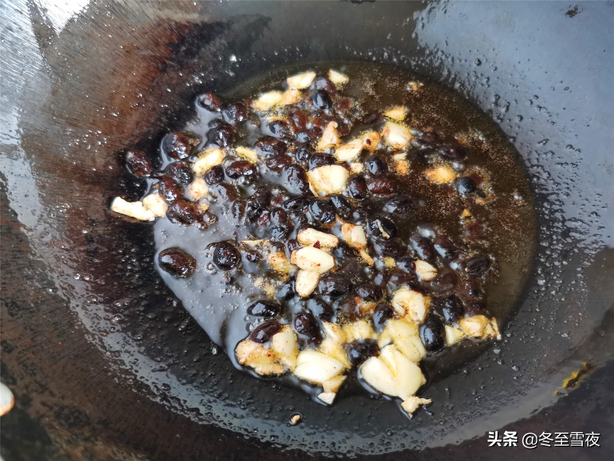 豆豉鲮鱼油麦菜怎样做好吃？教你炒制小技巧，油麦菜颜色翠绿不黄