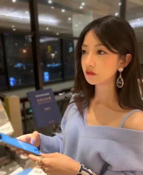 53岁音乐人林海与95后妻子离婚：相差27岁，老夫少妻的婚姻难善终