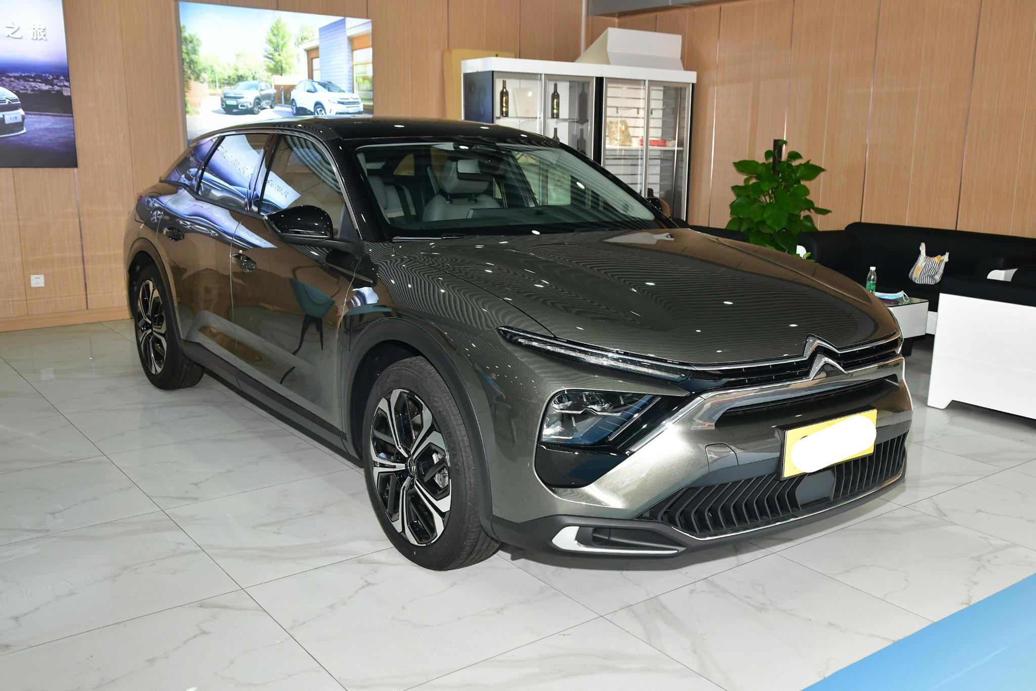 良心的合资车，可变悬架+8AT，颜值高，带你看14万多的凡尔赛C5 X
